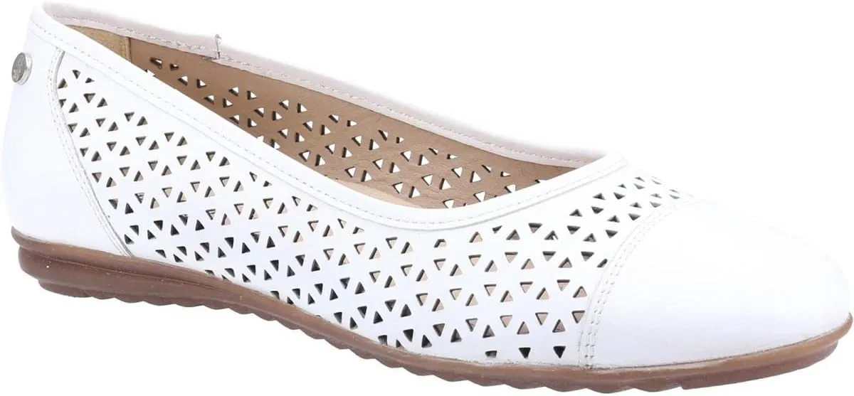Hush Puppies Women's Leah Closed Toe Ballet Flats