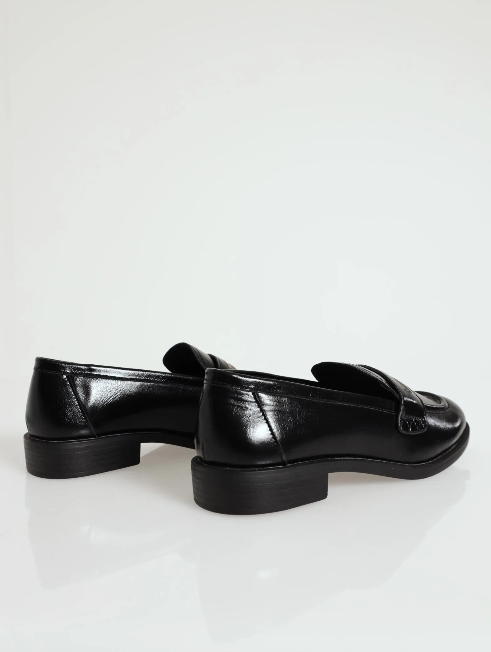 Jaylin Round Toe Penny Loafer - Black