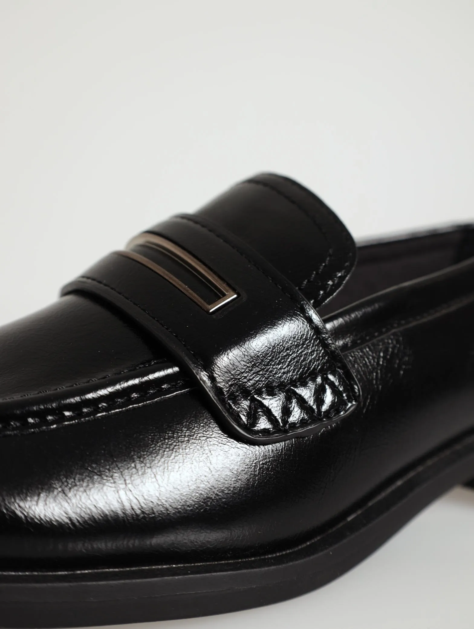 Jaylin Round Toe Penny Loafer - Black