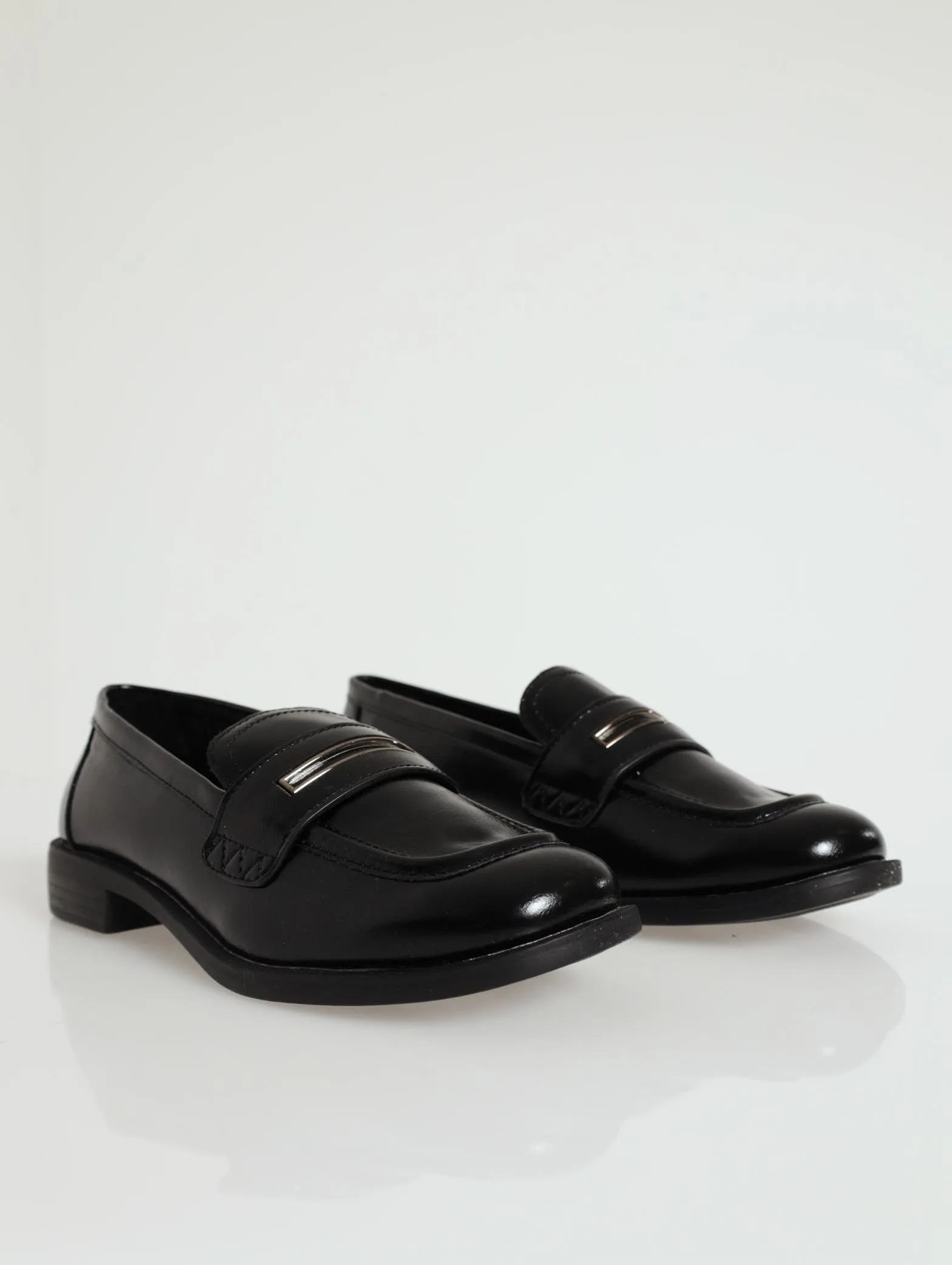 Jaylin Round Toe Penny Loafer - Black