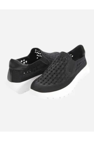 Vaneli Quay, Black